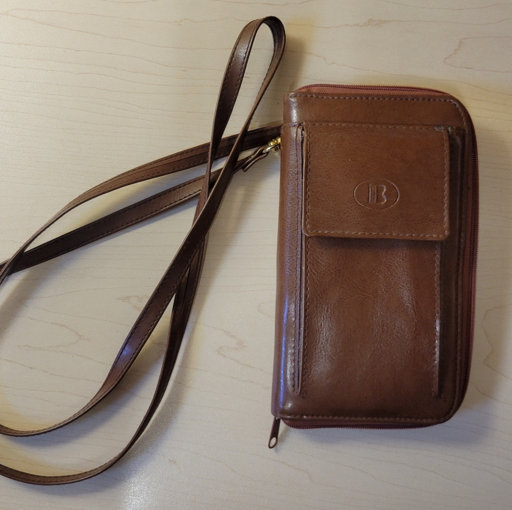 Minimalist crossbody bag, brown leather